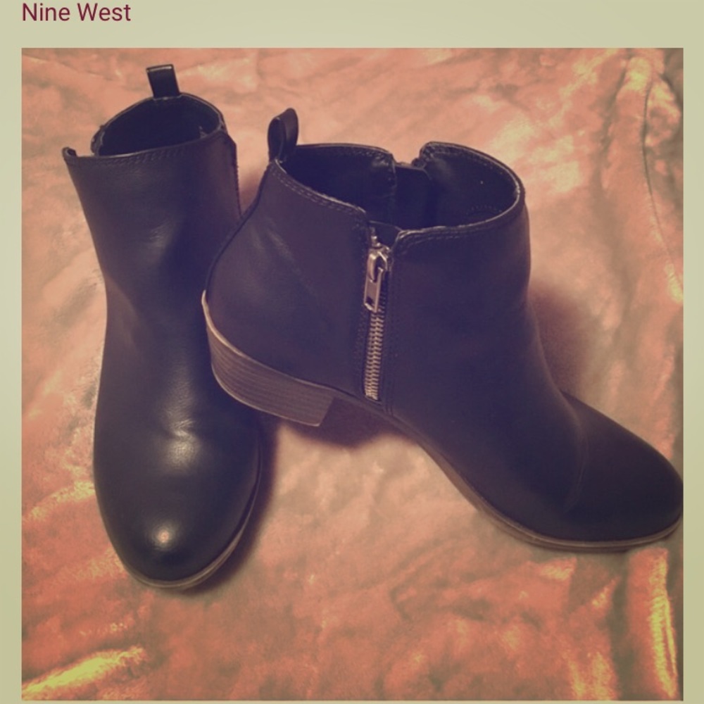 Black Nine West booties size 8
